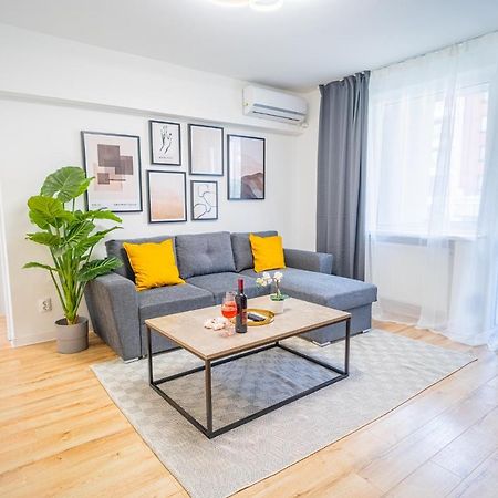 Refreshingly Chic: Newly Renovated 2Br Apartment บูคาเรสต์ ภายนอก รูปภาพ