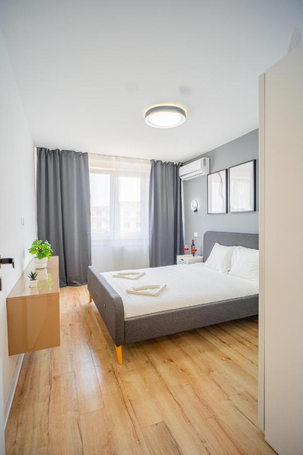 Refreshingly Chic: Newly Renovated 2Br Apartment บูคาเรสต์ ภายนอก รูปภาพ