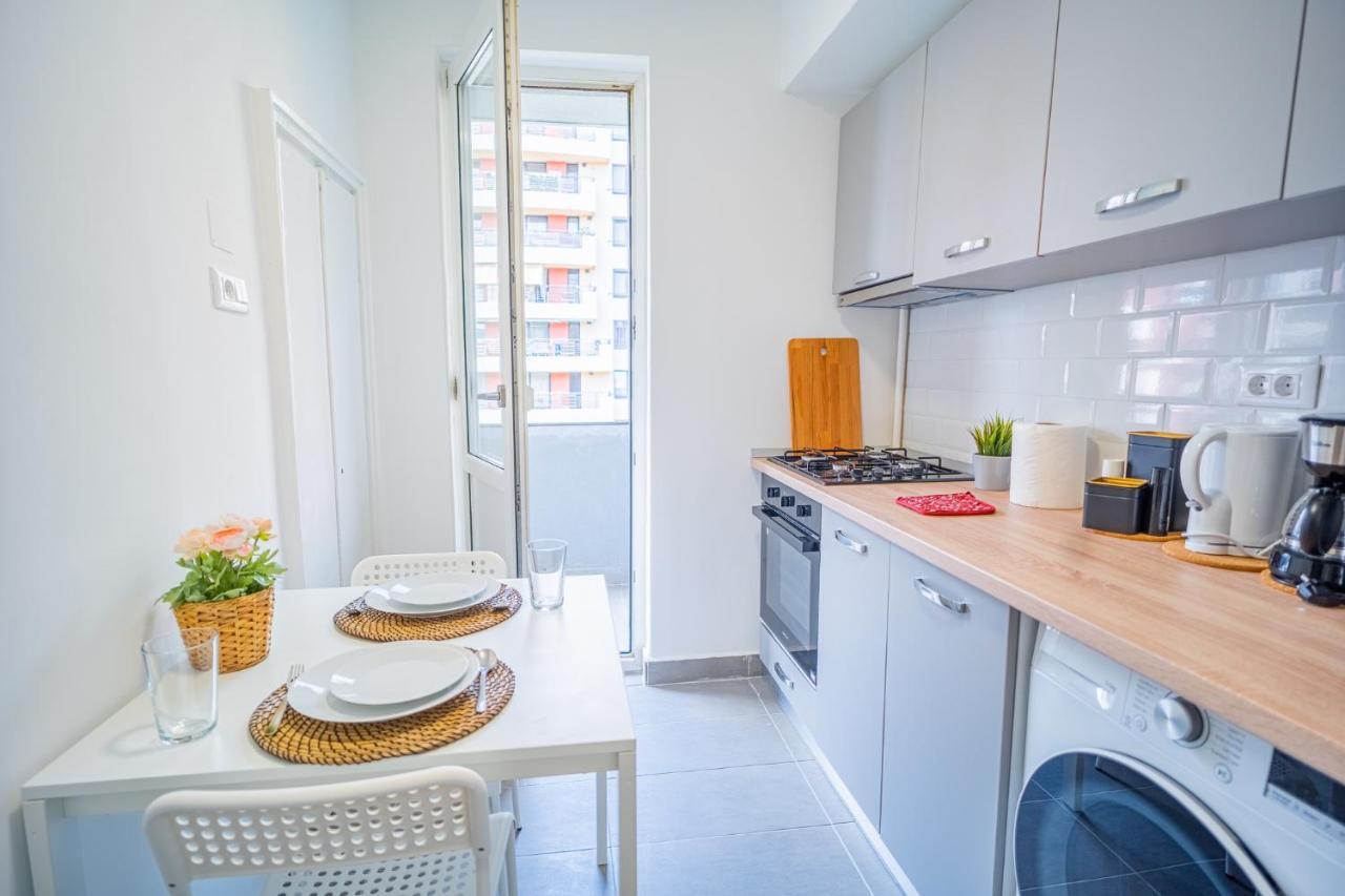 Refreshingly Chic: Newly Renovated 2Br Apartment บูคาเรสต์ ภายนอก รูปภาพ