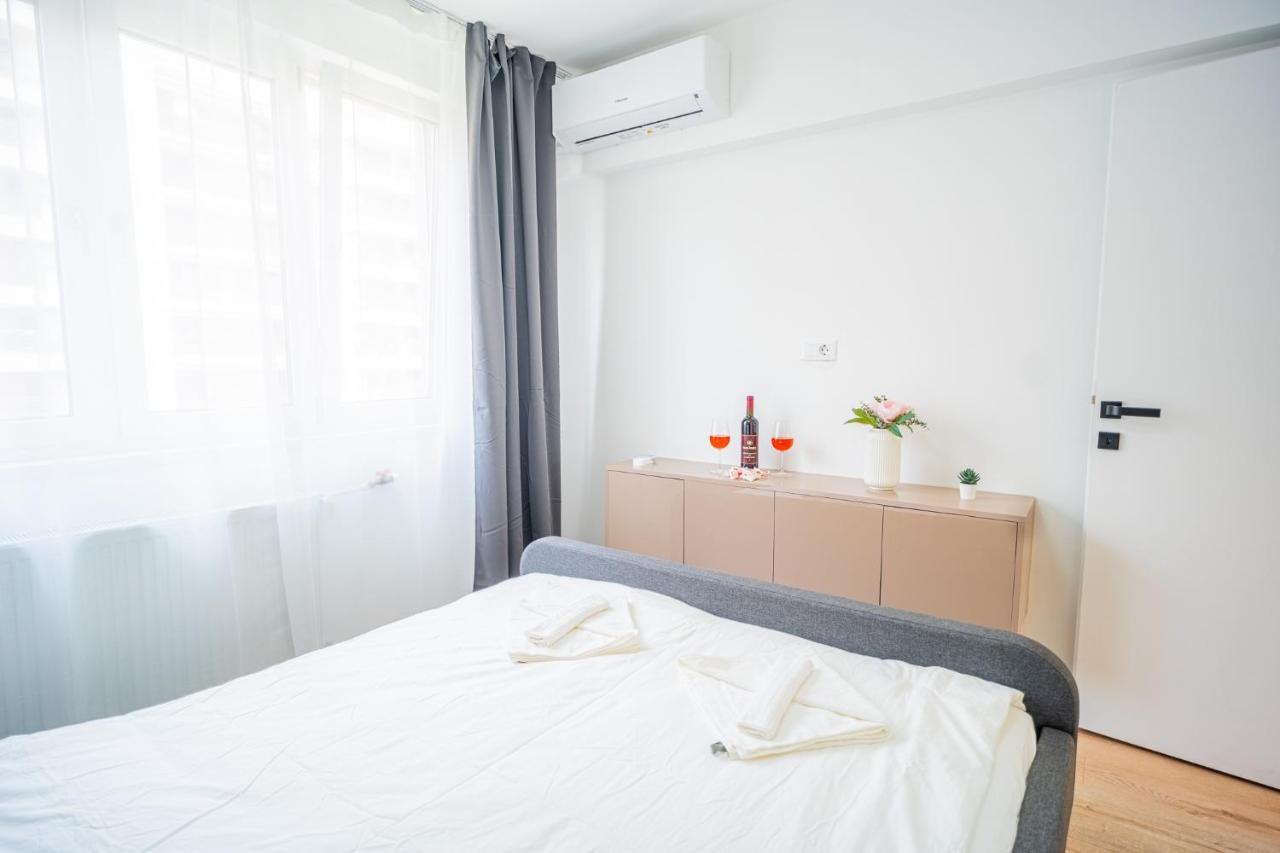 Refreshingly Chic: Newly Renovated 2Br Apartment บูคาเรสต์ ภายนอก รูปภาพ