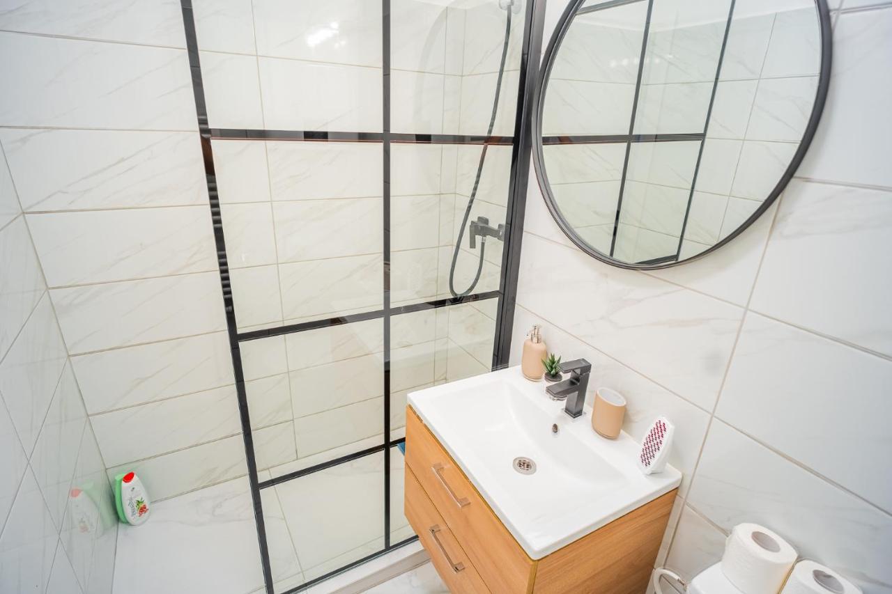 Refreshingly Chic: Newly Renovated 2Br Apartment บูคาเรสต์ ภายนอก รูปภาพ