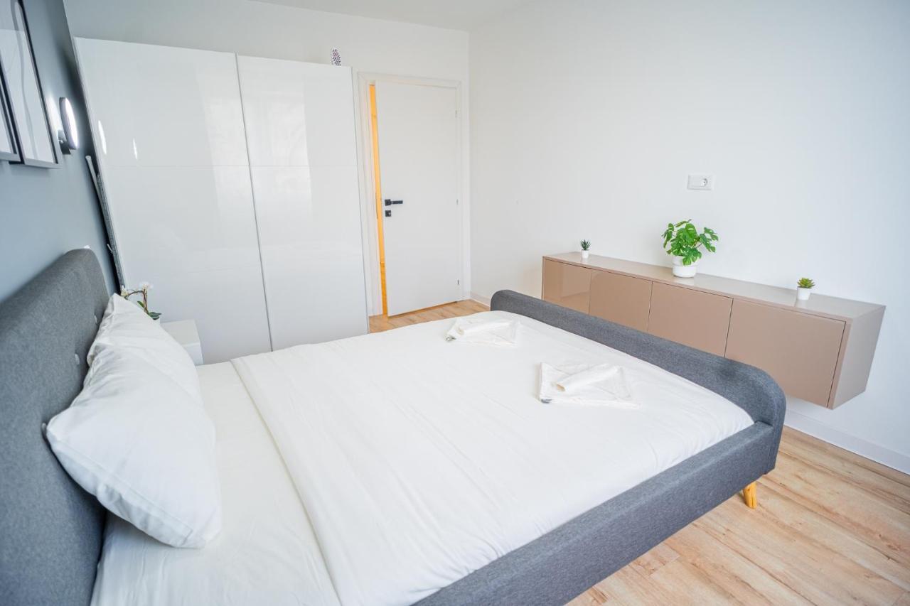 Refreshingly Chic: Newly Renovated 2Br Apartment บูคาเรสต์ ภายนอก รูปภาพ