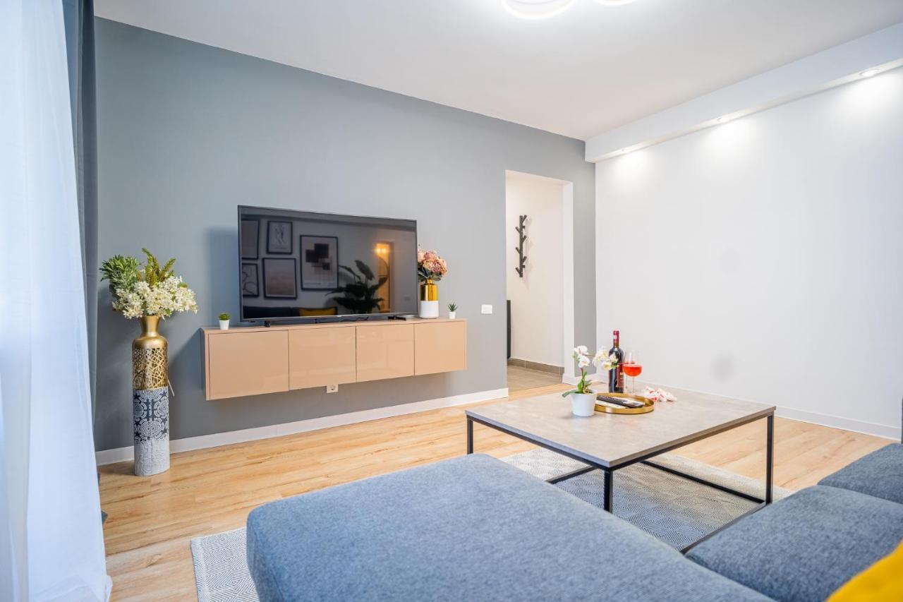 Refreshingly Chic: Newly Renovated 2Br Apartment บูคาเรสต์ ภายนอก รูปภาพ