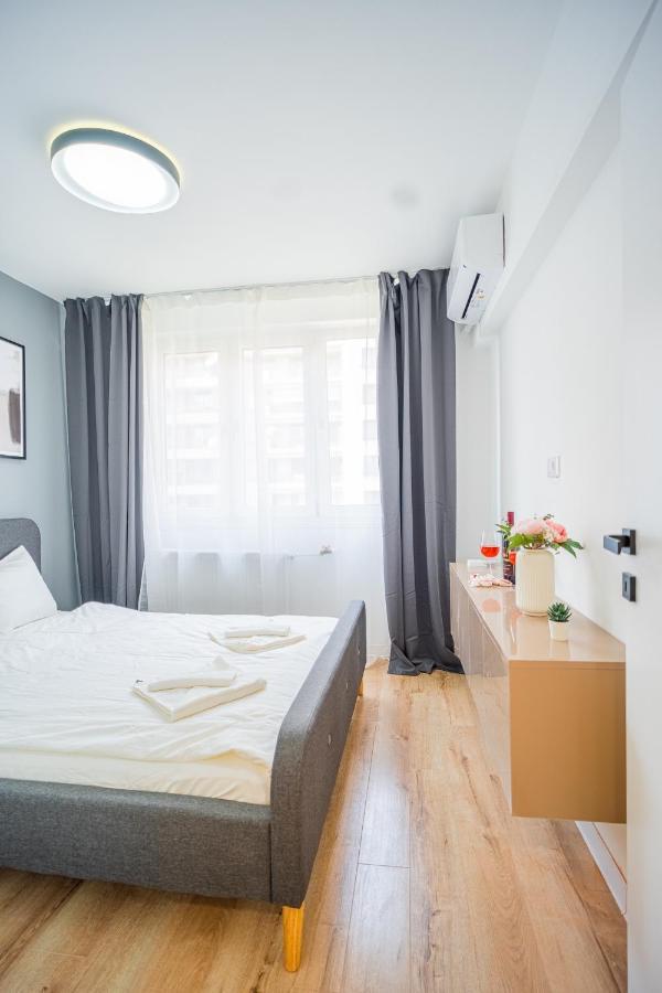 Refreshingly Chic: Newly Renovated 2Br Apartment บูคาเรสต์ ภายนอก รูปภาพ
